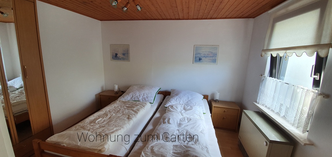 Schlafzimmer mit zwei Betten